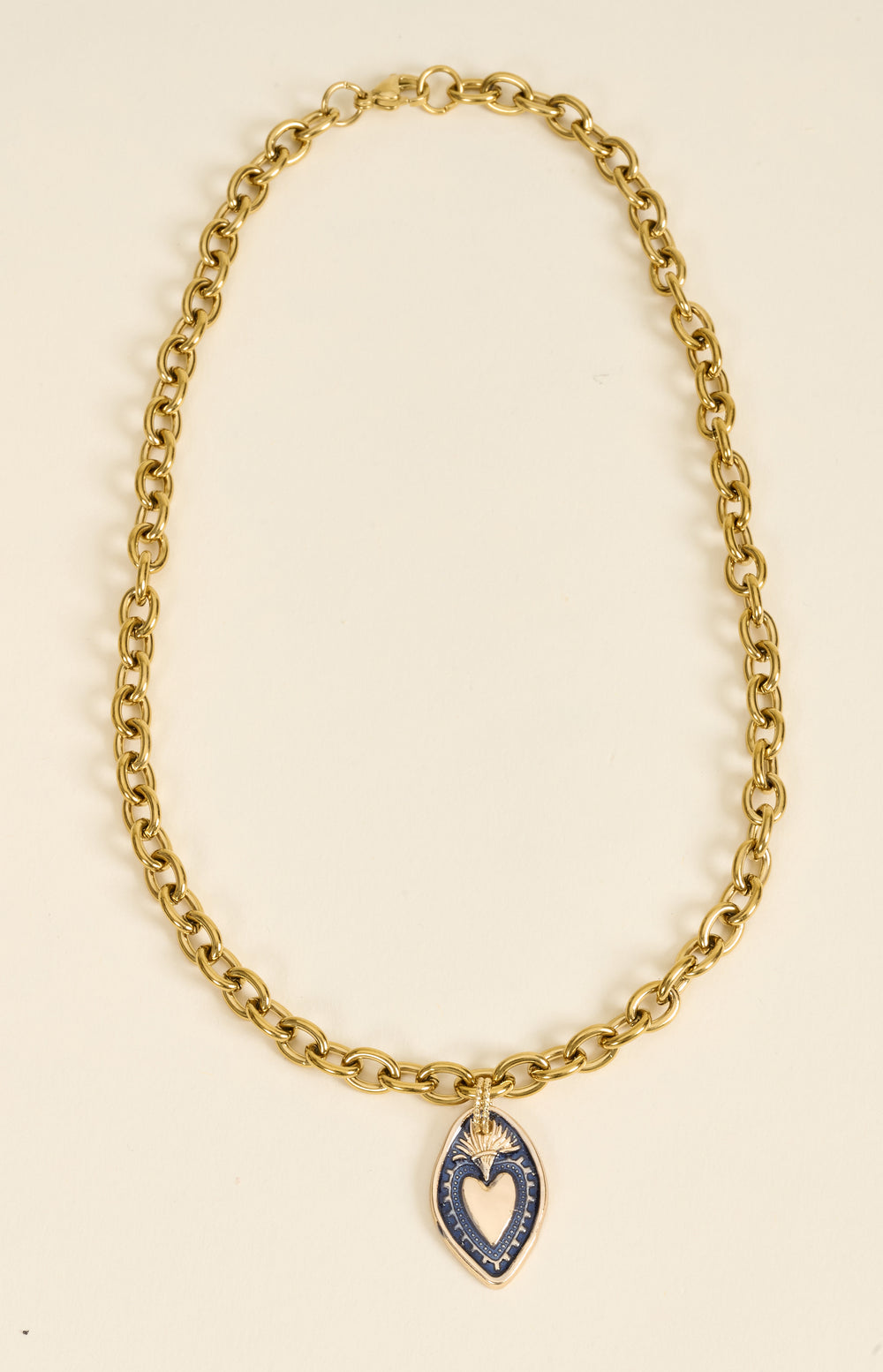 Collier Laki